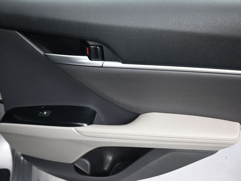 Used 2019 Toyota Camry XLE image 35