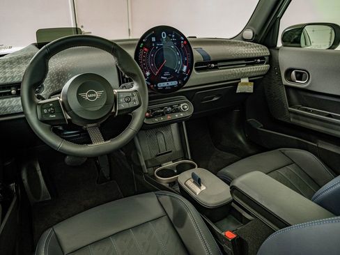 Certified 2025 MINI Cooper S FWD image 29