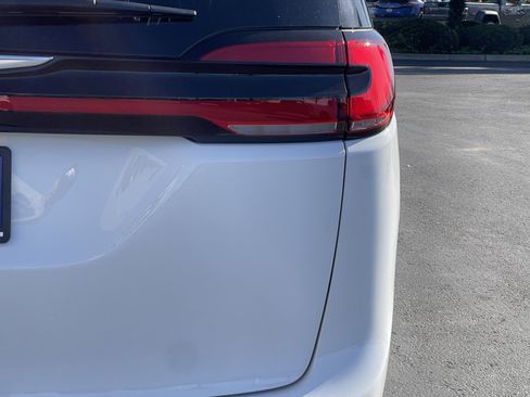 New 2026 Chrysler Pacifica Select image 13