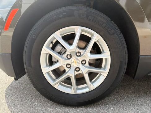 Used 2023 Chevrolet Equinox LT FWD image 9
