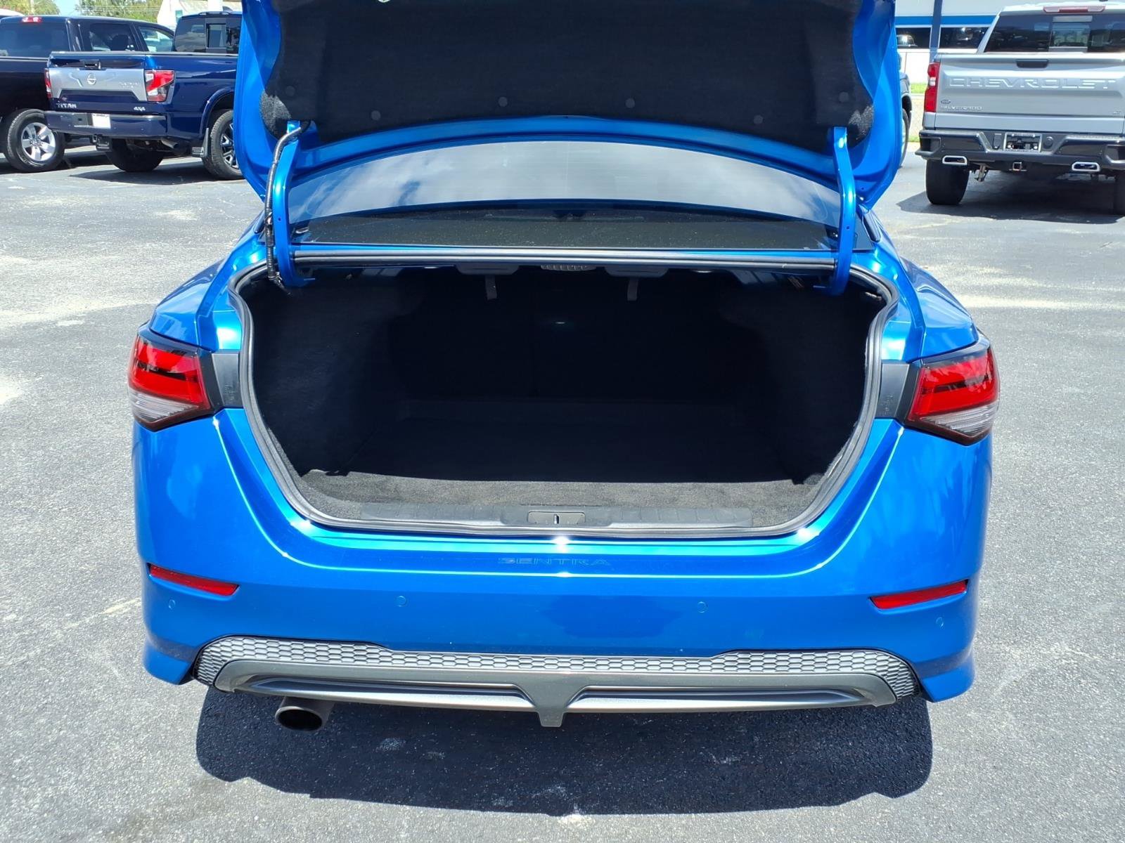 Used 2022 Nissan Sentra SR w/ SR Premium Package FWD image 18