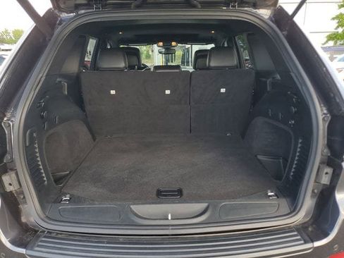Used 2018 Jeep Grand Cherokee Altitude RWD image 9