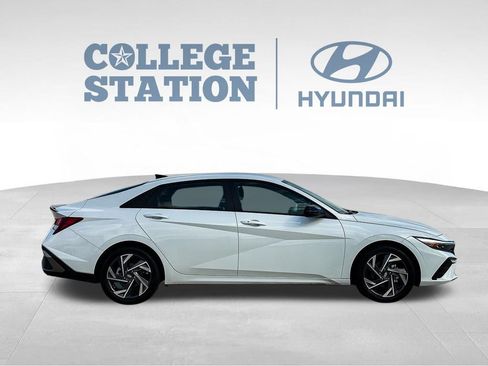 Used 2025 Hyundai Elantra Sport w/ Cargo Package FWD image 11