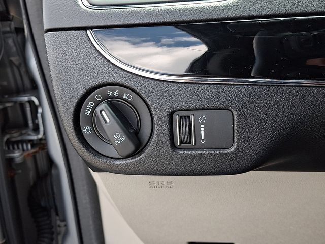 Used 2018 Dodge Grand Caravan SXT FWD image 25