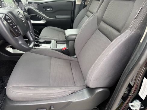 Used 2024 Nissan Frontier SV image 13