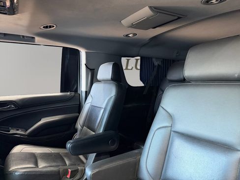 Used 2019 Chevrolet Suburban LT RWD image 13