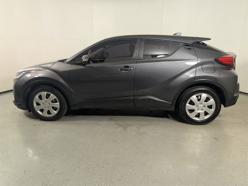 Used 2021 Toyota C-HR LE image 4