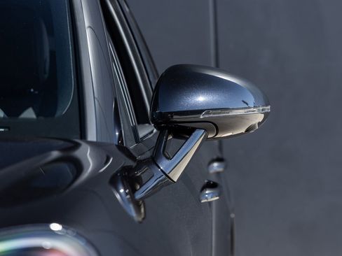 Certified 2026 Porsche Macan image 18