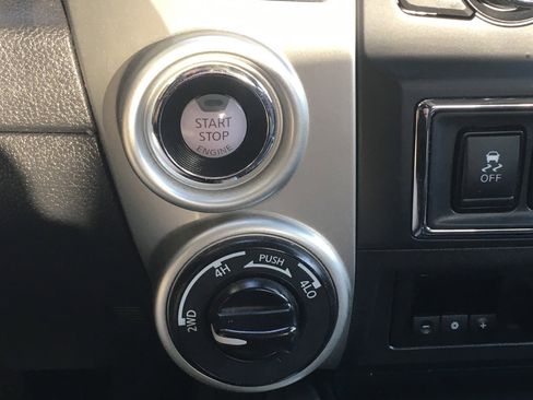 Used 2024 Nissan Titan SV w/ SV Convenience Package image 14