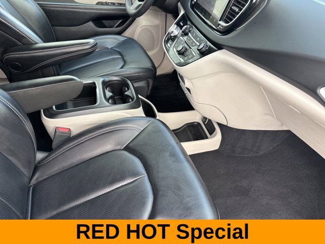 Used 2023 Chrysler Pacifica Touring-L FWD image 36