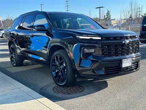 Used 2025 Chevrolet Traverse RS image 7