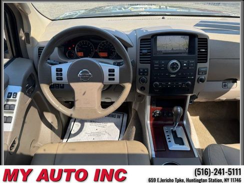 Used 2011 Nissan Pathfinder LE w/ Navigation Pkg image 12
