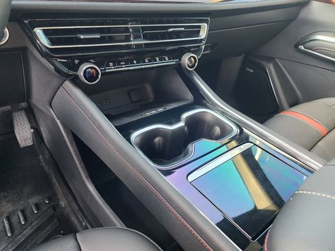 Used 2025 Chevrolet Traverse RS image 37