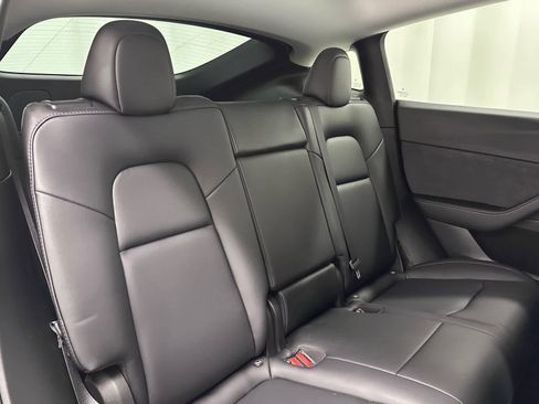 Used 2022 Tesla Model Y Performance image 22