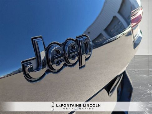 Used 2024 Jeep Grand Cherokee L Laredo image 9