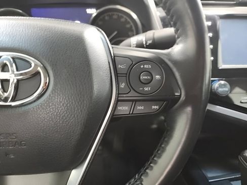 Used 2020 Toyota Camry SE w/ Cold Weather Package image 28