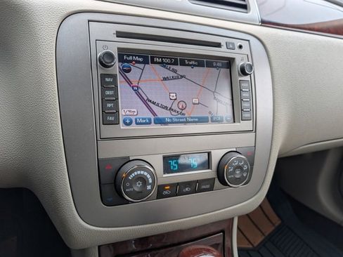 Used 2009 Buick Lucerne Super image 13