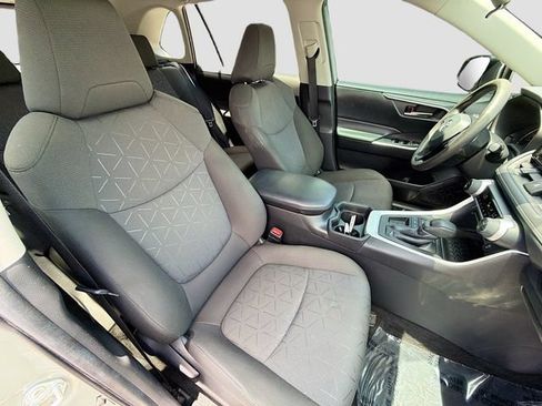 Used 2021 Toyota RAV4 XLE FWD image 13