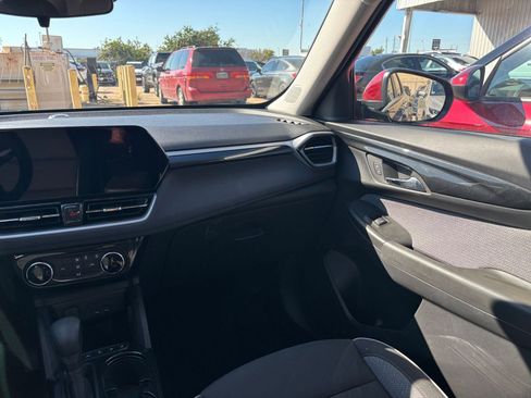 Used 2025 Chevrolet TrailBlazer LT image 33