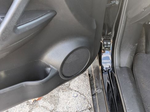 Used 2017 Nissan Rogue SV image 15