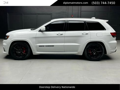 Used 2020 Jeep Grand Cherokee SRT image 4