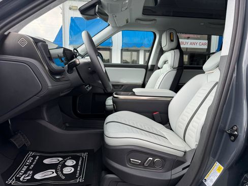 Used 2025 Rivian R1S Adventure AWD/4WD image 11