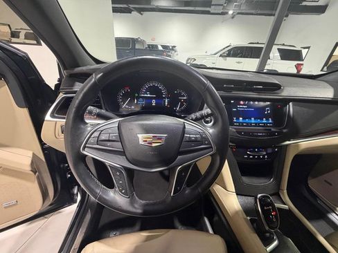 Used 2018 Cadillac XT5 Luxury w/ Driver Awareness Package image 32