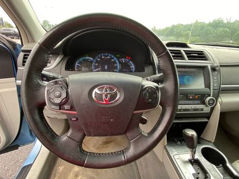 Used 2012 Toyota Camry XLE w/ Leather Pkg FWD image 5