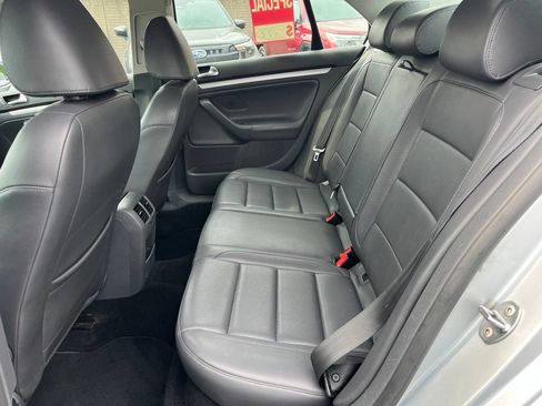 Used 2009 Volkswagen Jetta SE FWD image 12