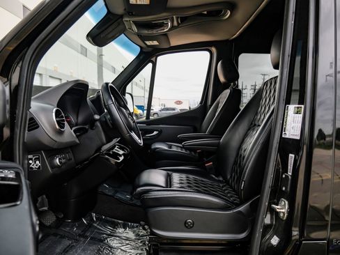 Used 2024 Mercedes-Benz Sprinter 2500 image 35