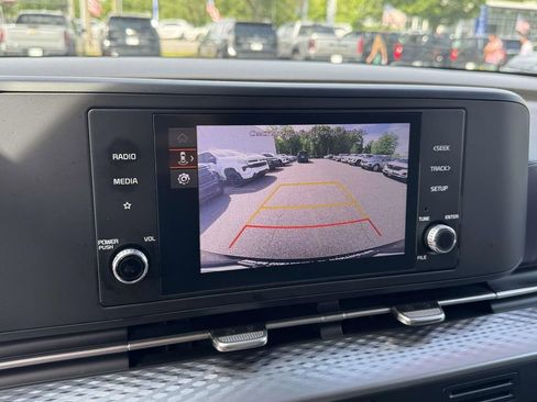 Used 2024 Kia Carnival LX FWD image 31