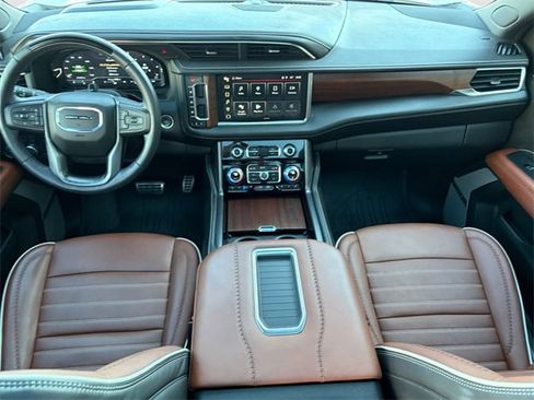 Used 2023 GMC Yukon Denali Ultimate image 12