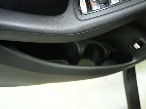 Used 2018 Mercedes-Benz GLC 300 4MATIC image 44