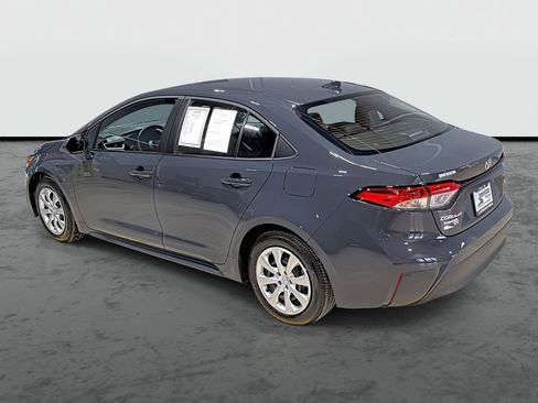 Used 2025 Toyota Corolla LE image 2