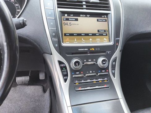 Used 2017 Lincoln MKX Select w/ Select Plus Package FWD image 14