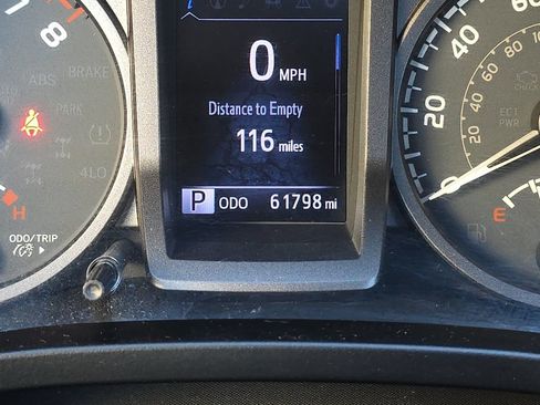 Used 2017 Toyota Tacoma TRD Sport AWD/4WD image 22