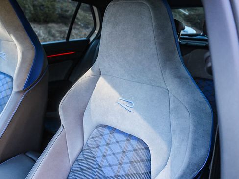 Used 2025 Volkswagen Golf w/ Euro Style Package image 24