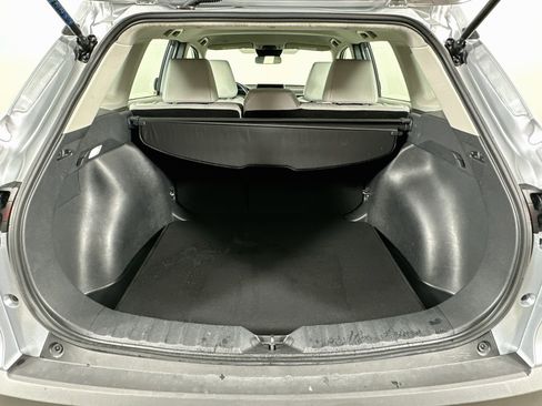 Used 2025 Toyota Corolla Cross L FWD image 28