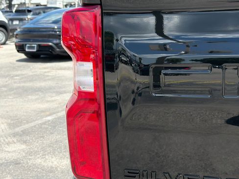 Used 2026 Chevrolet Silverado 1500 High Country w/ Midnight Edition RWD image 11