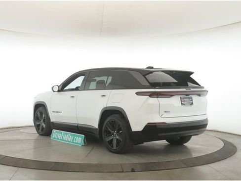 Used 2024 Jeep Wagoneer Launch Edition image 8