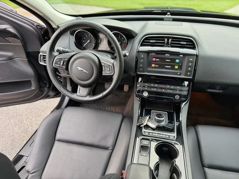 Used 2017 Jaguar XE Premium AWD/4WD image 29