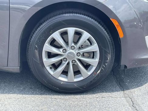 Certified 2018 Chrysler Pacifica Touring Plus FWD image 10