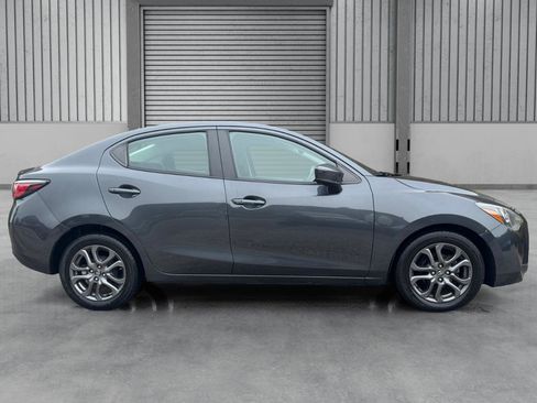 Used 2019 Toyota Yaris LE FWD image 31