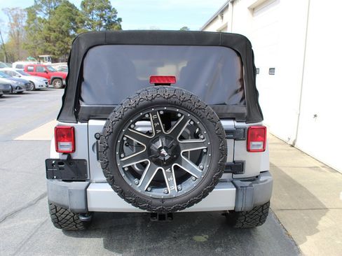 Used 2015 Jeep Wrangler Unlimited Sahara w/ Max Tow Package image 14