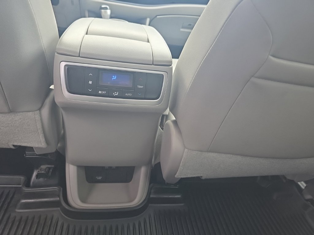 Used 2017 Toyota Highlander XLE AWD/4WD image 15