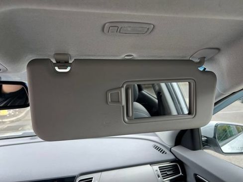 Used 2018 Kia Niro EX FWD image 29