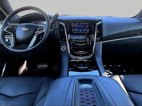 Used 2017 Cadillac Escalade Platinum AWD/4WD image 7