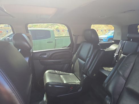 Used 2011 Cadillac Escalade Luxury AWD/4WD image 14