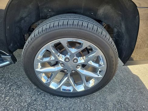 Used 2017 GMC Yukon SLT image 8