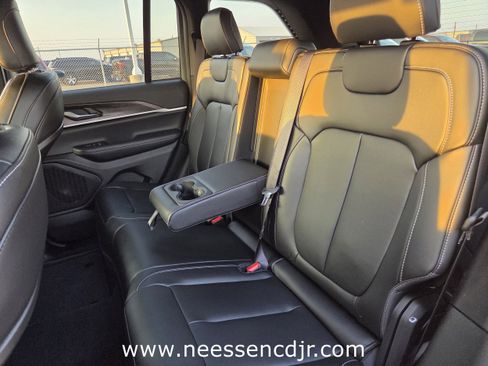 New 2025 Jeep Grand Cherokee Limited image 23